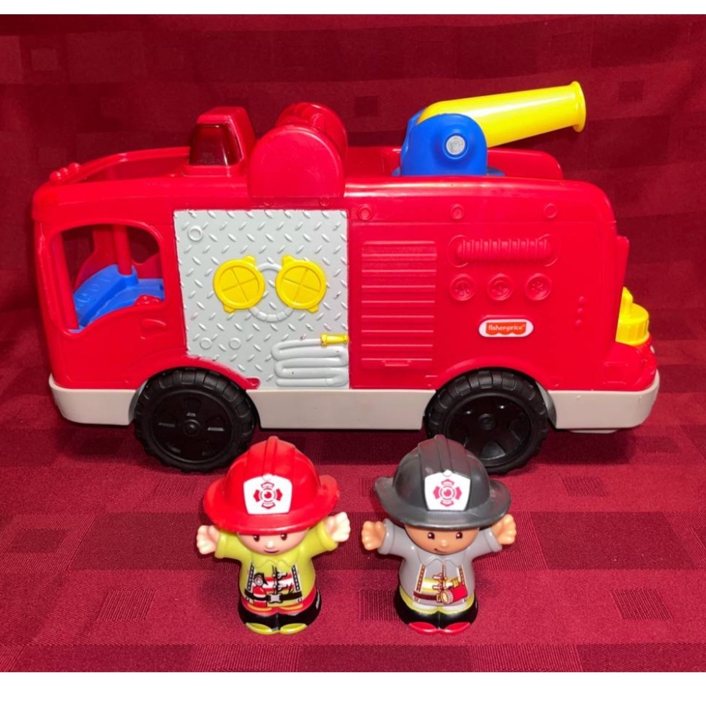 Fisher-Price Little People Helping Others (Sounds/Lights) Fire Engine Set